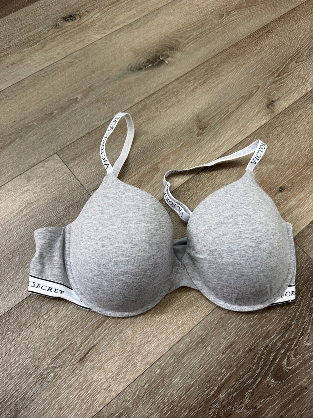Victoria's Secret T-Shirt lightly lined demo 38DD